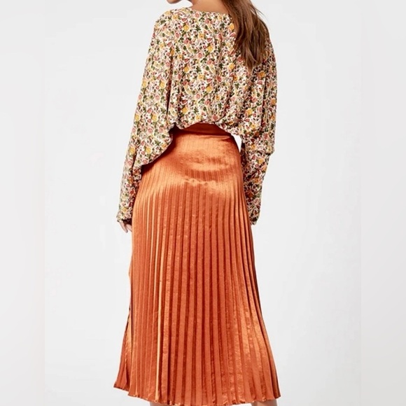 MINKPINK Rust Pumpkin Pleated Slit Skirt, Size XS - Picture 5 of 13